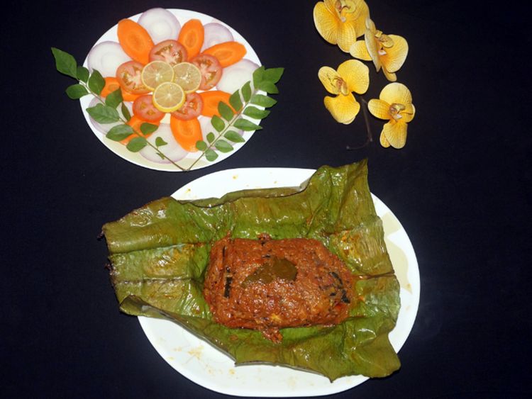 Arabian Gulf-Style Fish in Banana Leaves Recipe