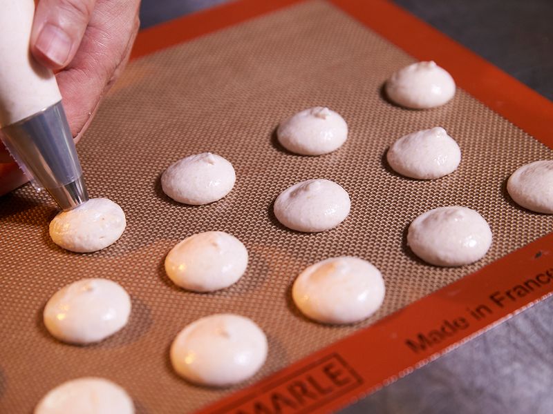 How to make macarons 