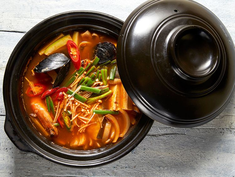 https://imagevars.gulfnews.com/2021/08/12/Korean-seafood-hotpot-haemul-jeongol_17b3a0410d8_large.jpg