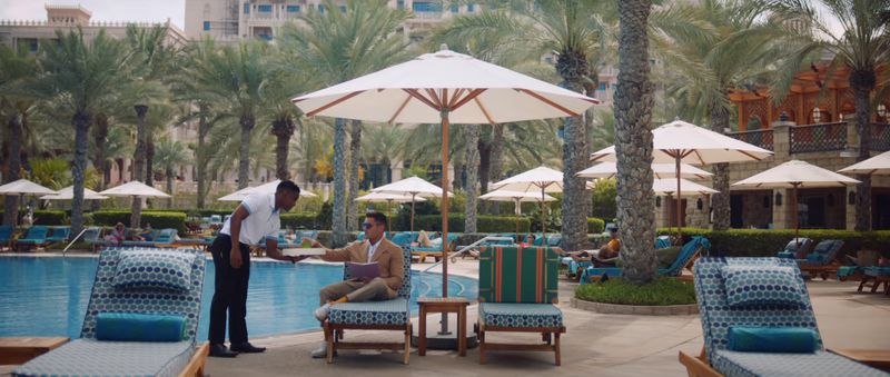 Zac Efron e Jessica Alba estrelam vídeo de ação para promover Dubai - Quem