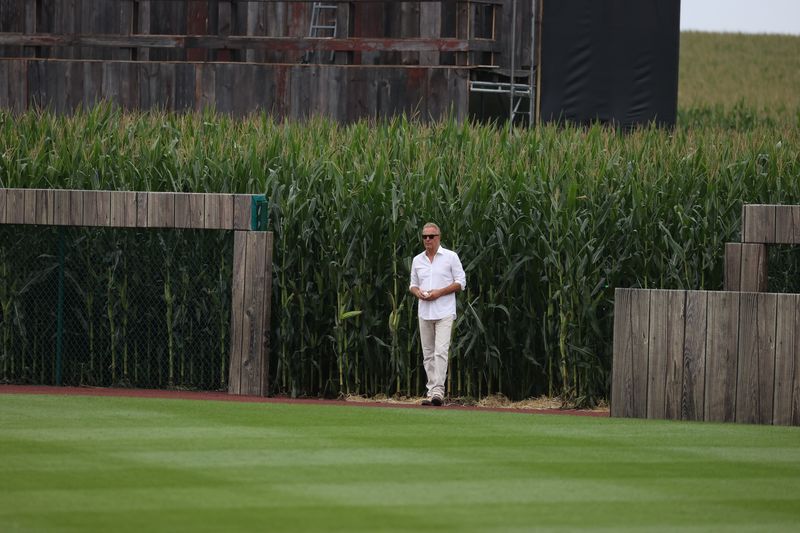 Kevin Costner Epic Entrance Through Cornfield at Field of Dreams Game