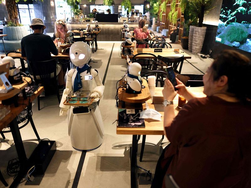 Dawn Cafe robots gallery 