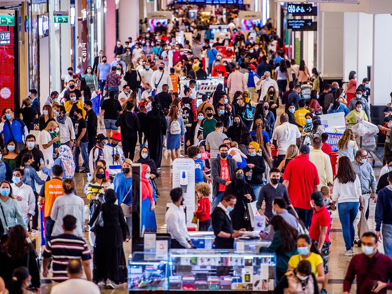 Stock Dubai shoppers