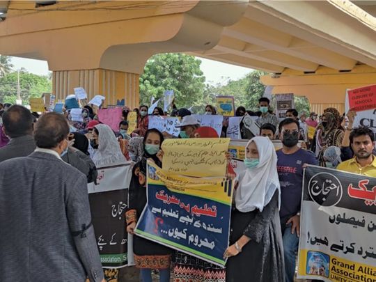 Pakistan students protest