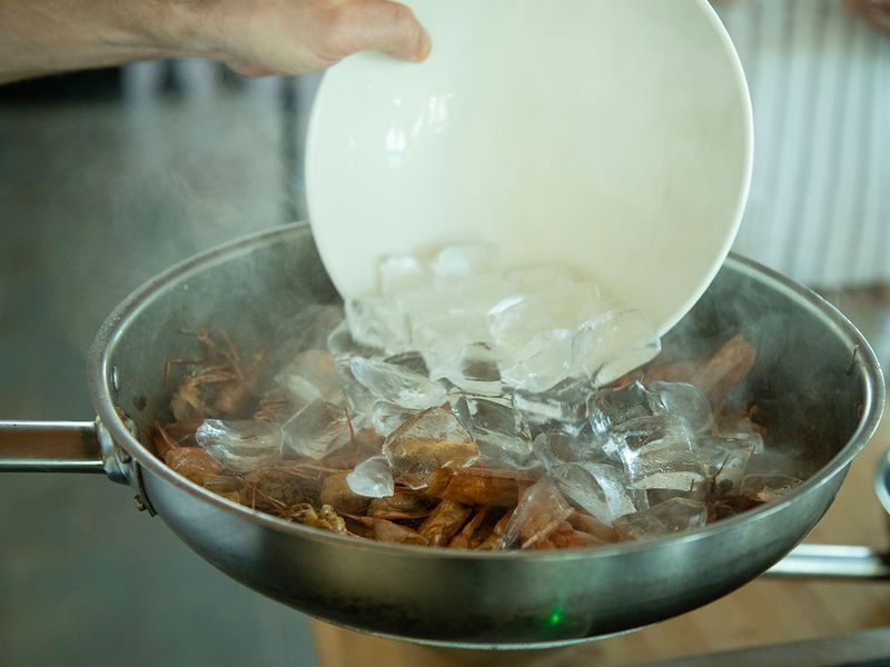 Add ice cubes and leave the pot on a low flame