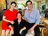 Akshay Kumar with his mother and sister