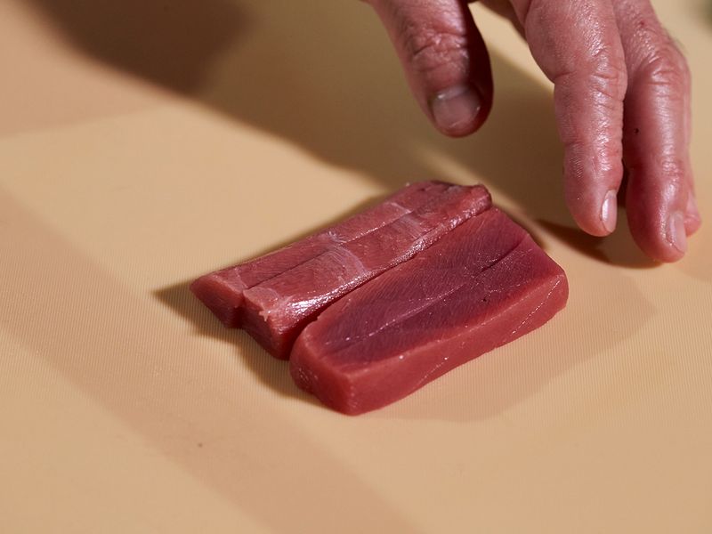 Cutting tuna blocks 