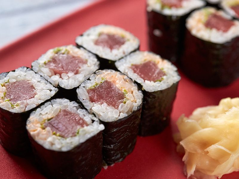 https://imagevars.gulfnews.com/2021/09/28/How-to-roll-the-perfect-Sushi-roll-_17c2c2c7fd9_original-ratio.jpg