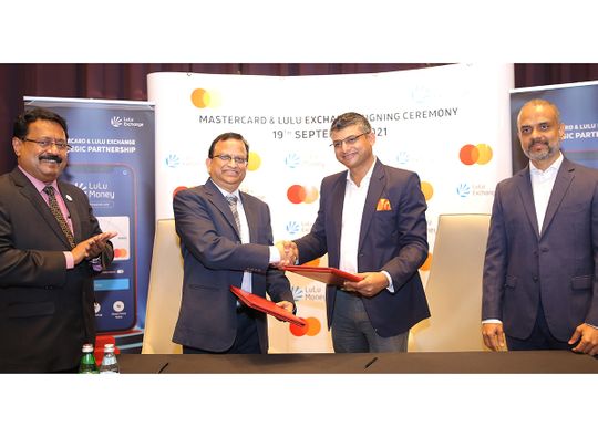 Mastercard-&-LuLu-Exchange-Signing-Ceremony-for-web