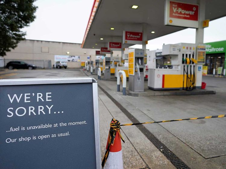 Britain says under control, but some gas pumps still empty | Europe – Gulf
