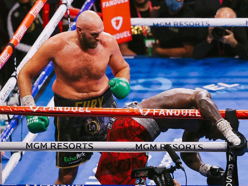Tyson Fury fights Deontay Wilder