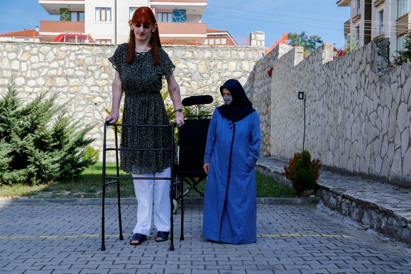 Turkish woman, world's tallest, wants to tour the world