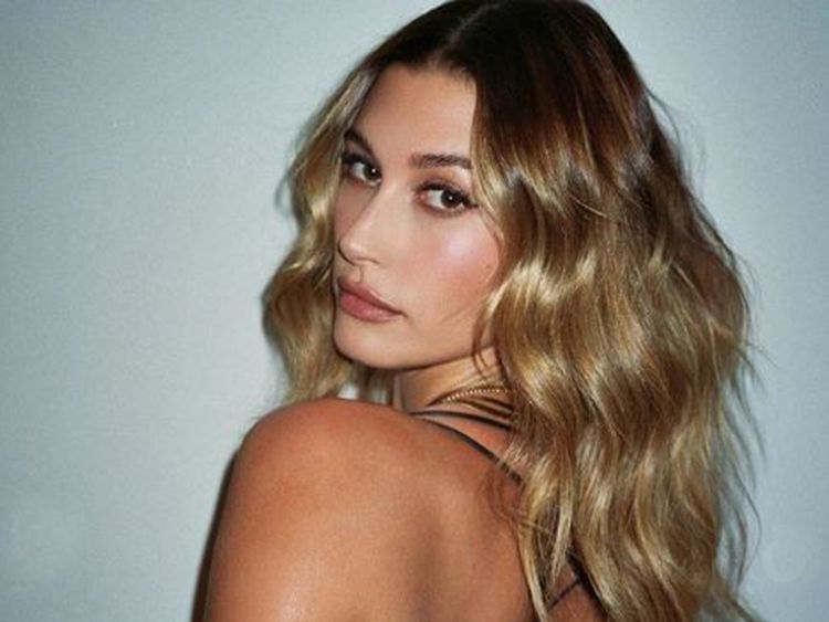 Hailey Baldwin's Long Legs In Mini Dresses: Photos – Hollywood Life