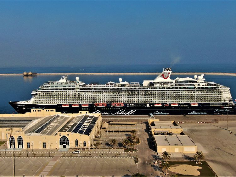 Stock Dubai tourism cruise port