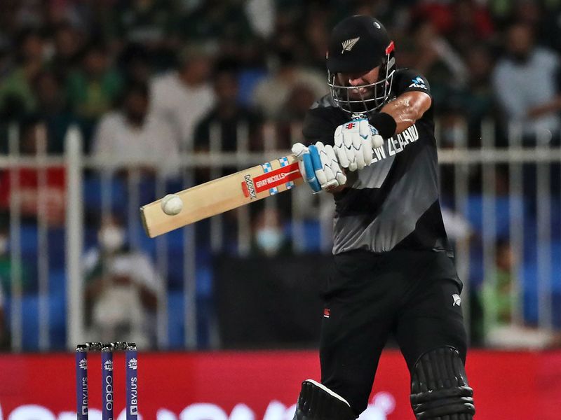 New Zealand's Daryl Mitchell bats v Pakistan