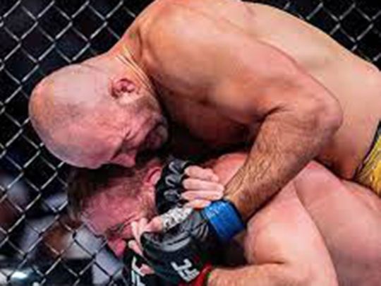 Glover Teixeira stopped Jan Blachowicz by submissionin Abu Dhabi