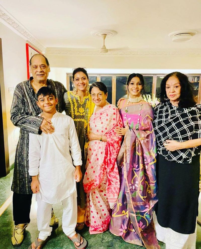 Kajol Devgan, Tanishaa Mukerji, Tanuja and family