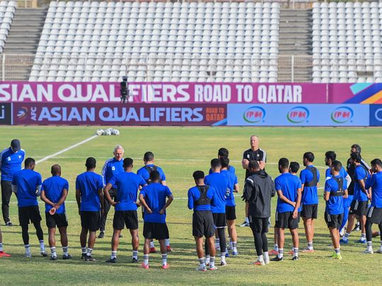 Bert van Marwijk speaks to his UAE squad ahead of the Lebanon match
