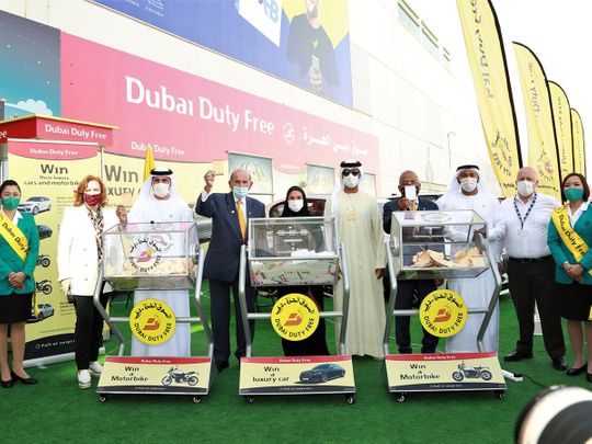 Dubai-Duty-Free-officials-conducted-the-draw-for-the-Dubai-Duty-Free-Millennium-Millionaire-and-Finest-Surprise-1637068046781