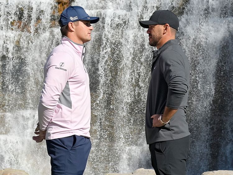 Aaron Rodgers buries birdie putt to win, 'The Match.'