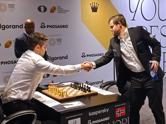 Chess - Carlsen & Nepo