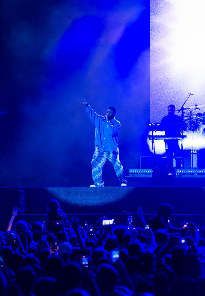Khalid was in tune with thousands of fans as he opened Yasalam After-Race Concerts-1639221132180