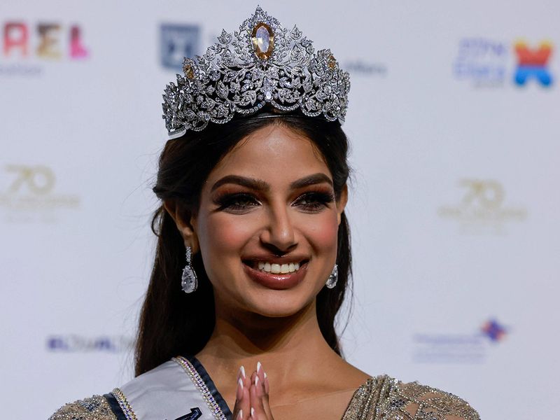 تتحدث ملكة جمال الكون 2021 Harnaaz Sandhu (ملكة جمال الهند) إلى الصحفيين بعد فوزها بلقب ملكة جمال الكون رقم 70 في مدينة إيلات الساحلية ، جنوب البحر الأحمر ، في 13 ديسمبر 2021. 