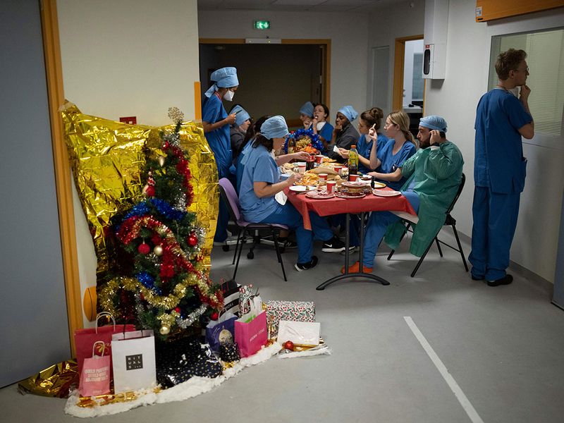 France_Christmas_in_the_ICU_83342