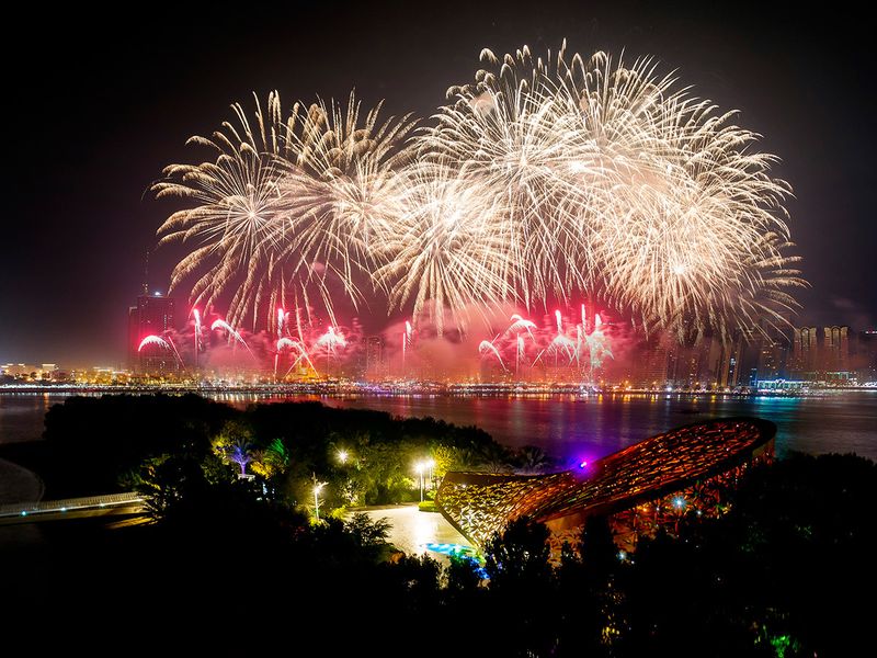 New_year_Firework_at_Al_Majaz_WF-1640423914128