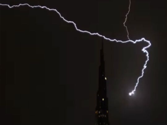 Video shows lightning near Burj Khalifa