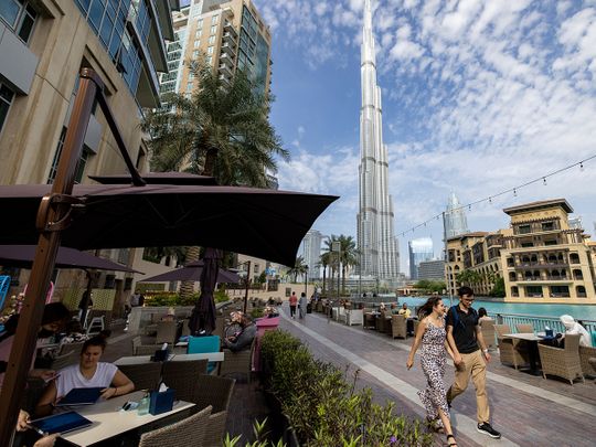 STOCK DUBAI TOURISTS SHOPPING ECONOMY