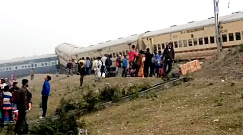 3 killed, many injured in Bengal train accident