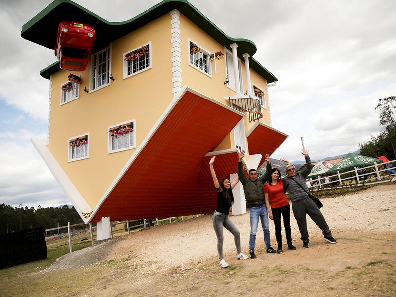 UPSIDE-DOWN-COLOMBIA-HOUSE/
