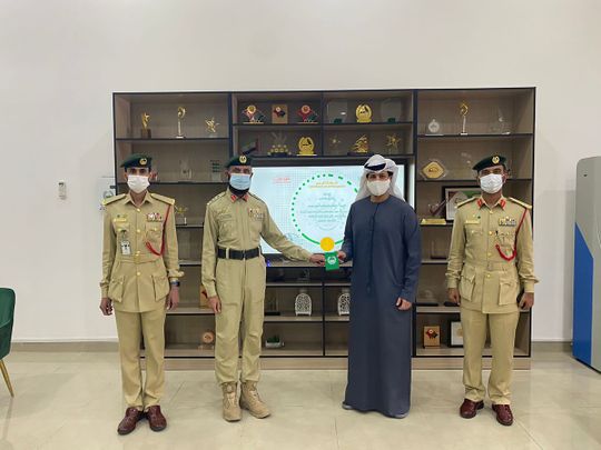 Dubai_Police_honours_Arab_for_returning_Dh15,000_he_found_in_Al_Qusais-1644047376969