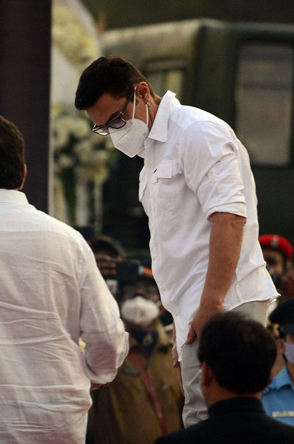 Bollywood actor Amir Khan attends the state funeral ceremony of late Bollywood singer Lata Mangeshkar who died in Mumbai on February 6, 2022. 