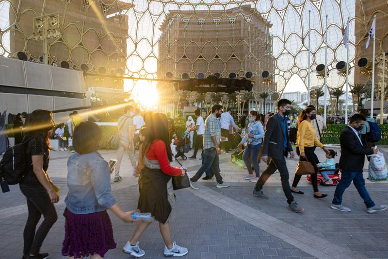 Visitors at Al Wasl_Large Image_m52889-1645528948063