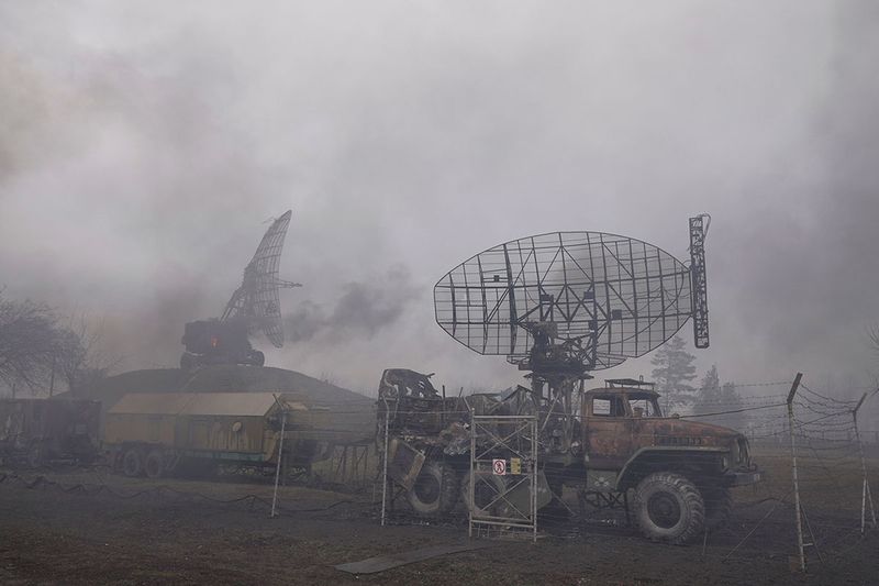  Smoke rise from an air defense base in the aftermath of an apparent Russian strike in Mariupol, Ukraine.