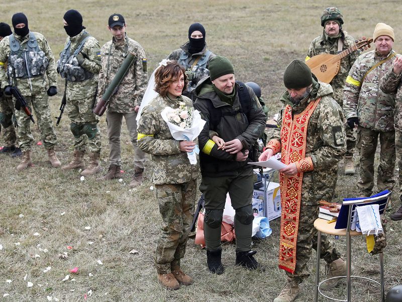 UKRAINE-CRISIS/KYIV-WEDDING