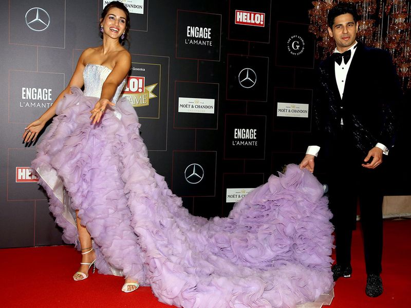  Bollywood actor Sidharth Malhotra and actress Kriti Sanon pose for a picture on the red carpet.
