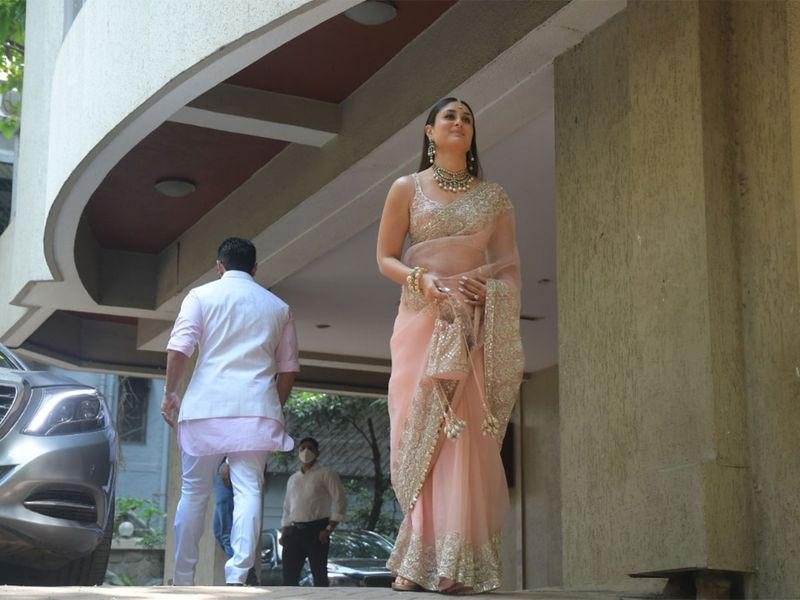 Kareena Kapoor arrives for Ranbir Kapoor Alia Bhatt wedding