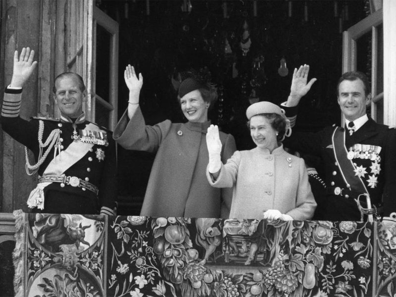 𝟏𝟗𝟕𝟗: During a State Visit to Denmark, The Queen joins Queen Margrethe, The Duke of Edinburgh and Prince Henrik on the balcony of the Amalienborg Palace in Copenhagen.