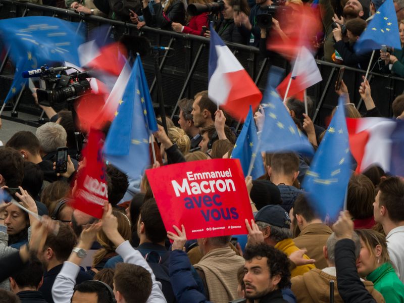 Macron3