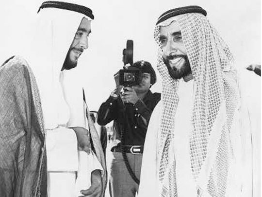Shaikh Khalifa bids farewell to Shaikh Zayed 