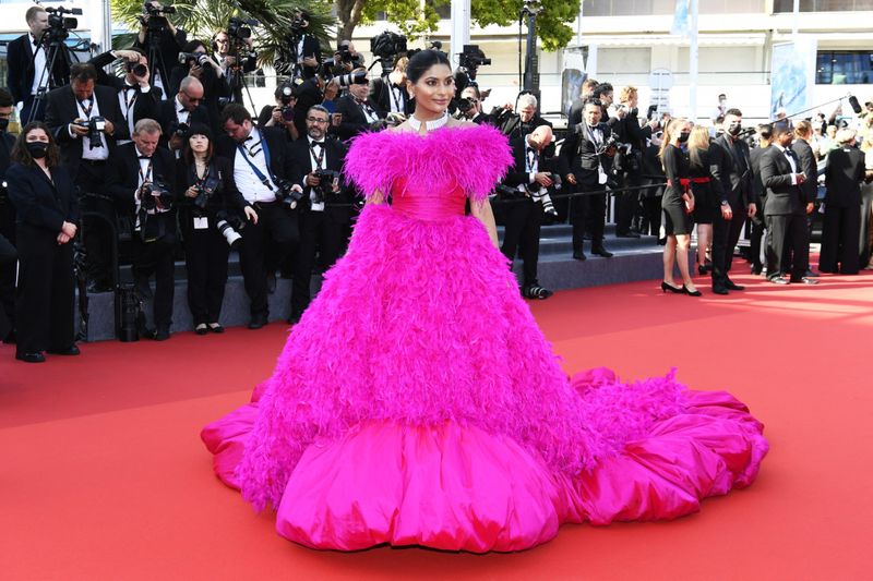 Copy of 2022-05-17T193423Z_278670503_UP1EI5H1ID98I_RTRMADP_3_FILMFESTIVAL-CANNES-OPENING-RED-CARPET-1652851763999