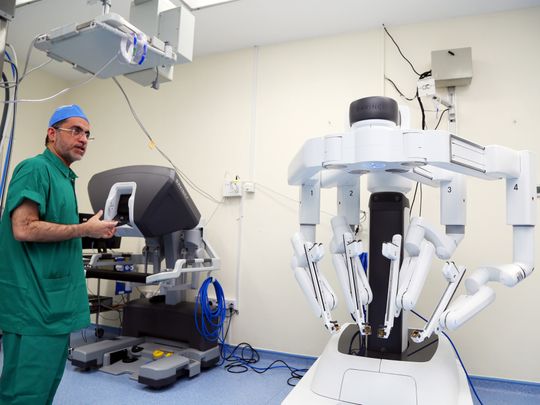 Robot-assisted surgery-1652949250101