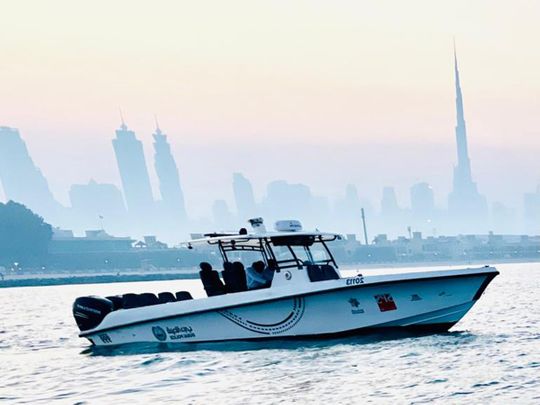 Dubai-Police-rescues-Two-stuck-between-Rocks-in-Middle-of-Sea-1653211324641