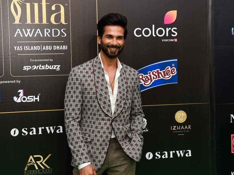Bollywood actor Shahid Kapoor is here on the IIFA Rocks green carpet and is looking as cool as can be