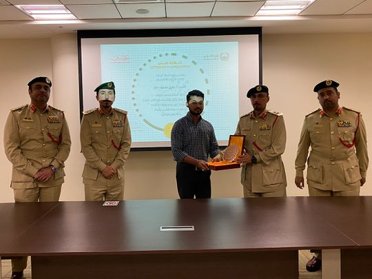 Dubai_Police_honors_Man_for_Returning_AED_1,000,000-1654417651691