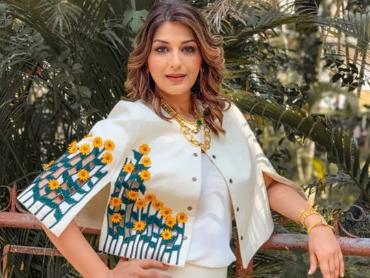 Sonali Bendre makes her web series debut with 'The Broken News'