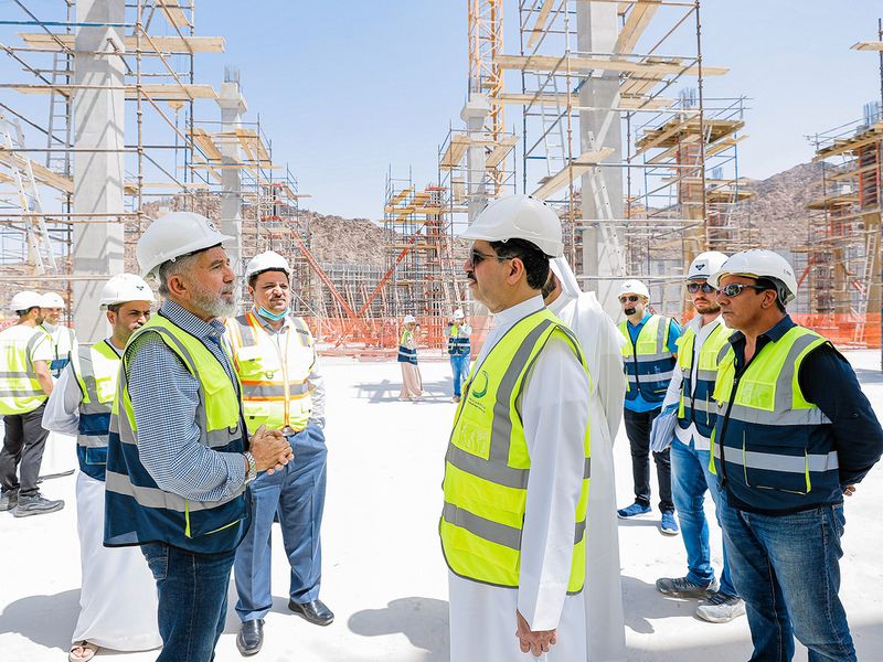 al-tayer-briefed-about-hatta-water-reservoir-project-1655104386933